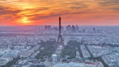 Panorama of Paris at sunset timelapse. Eiffel tower view from montparnasse .. Foto stock