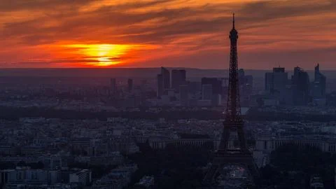 Panorama of Paris at sunset timelapse. Eiffel tower view from montparnasse .. Foto stock