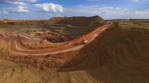 Panorama of the quarry. Artificial lake. Sunset. Barkhan sands. Development of Vidéo 75250110