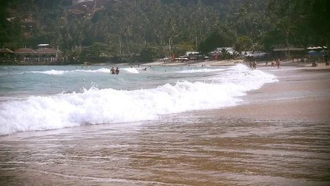Panorama of a sandy beach with hikers, small houses and beautiful turquoise Video stock 87448795