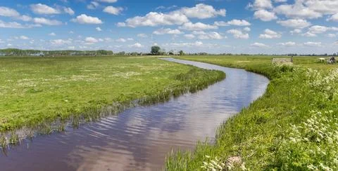 Panorama of a small river going through the flat dutch landscape in Groningen Stock-Fotos
