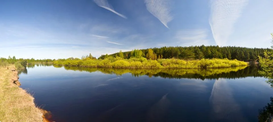 Panorama of the spring river. Foto stock