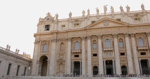 Panorama of St. Peter's Square general plan. St. Peter's Square many people walk 動画素材 128813853