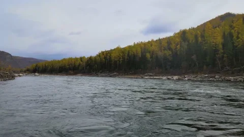 Panorama of the stream of a wide mountain river from left to right, around the Video stock 147241608