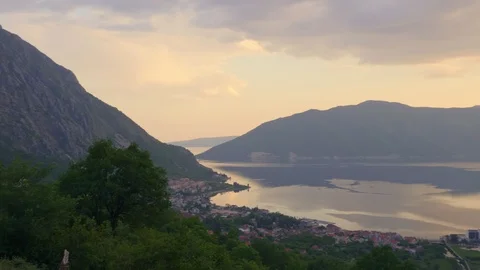 Panorama of the sunset in the mountains 動画素材 90629960