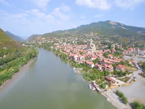Panorama town with red roofs and large church in center by  river Vidéo 80307051