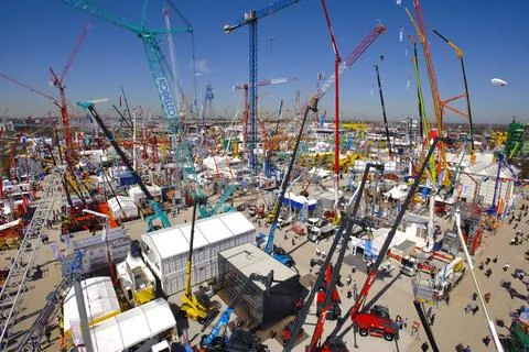 Panorama über BAUMA BAUMA München 2013, Baumaschinen-Messe Copyright: xZoo. Stock Photos