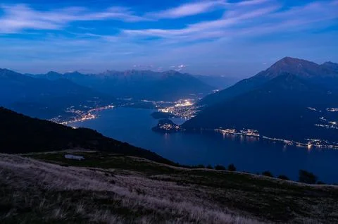 Panorama of the upper Lake Como, looking north from Santa Maria Rezzonico at dus Stock Photos