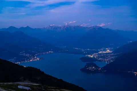 Panorama of the upper Lake Como, looking north from Santa Maria Rezzonico at dus Stock Photos