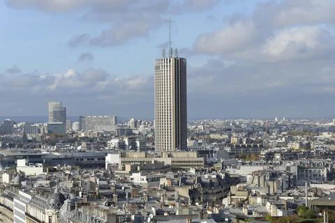 Panorama, view, from Arc de Triomphe, behind Tour Montparnasse tower, Paris Foto stock