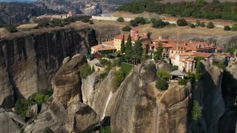 Panorama view of the monastery and city meteora Kalabaka Vidéo 306555428