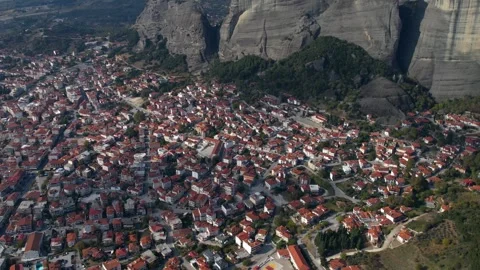Panorama view of the monastery and city meteora Kalabaka Vídeos de archivo 306555701