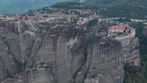 Panorama view of the monastery and city meteora Kalabaka 库存影片 306556973