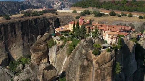 Panorama view of the monastery and city meteora Kalabaka Vídeo Stock 306574154