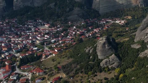 Panorama view of the monastery and city meteora Kalabaka 库存影片 306574166
