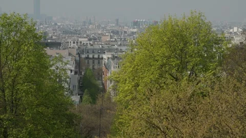 Panorama view of Paris skyline from parc bellevilloise Video stock 245718626