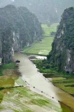 Panorama view of rice fields and limestone rocks and from Hang Mua Temple v.. Stock-Fotos