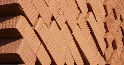 Panorama, warehouse of bricks, red bricks lie on pallets, folded in herringbone 動画素材 131003949