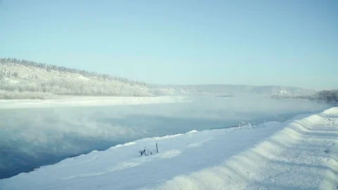 Panorama of the winter river. Trees in the snow. 動画素材 83294623
