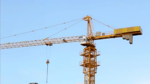 Panorama of a working crane against a beautiful sky 库存影片 89498861