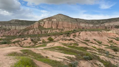 Panoramic 4K View of Rose Valley and Rocky Mountain Peak 스톡 동영상 336490560
