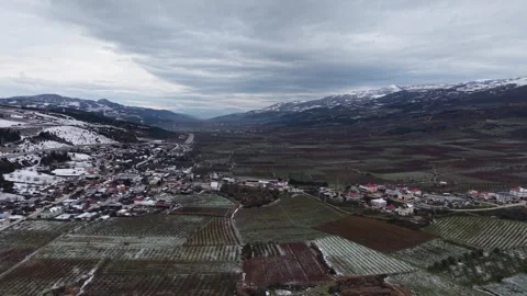 Panoramic aerial 4k drone view over a rural mountain village Vidéo 341527662