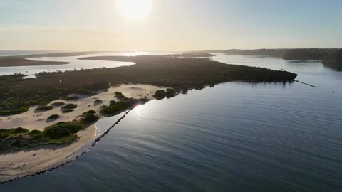 Panoramic aerial drone shot of the Rigbys Island at Lakes Entrance Vídeos de archivo 300140899