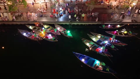 Panoramic aerial drone view of Hoi An Ancient town with boat tour in evening 스톡 동영상 308957024