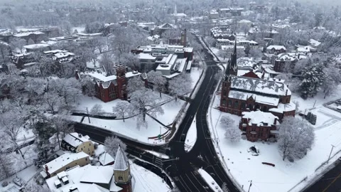 Panoramic Aerial Pullback of Snowy Downtown Northampton, Massachusetts, USA 動画素材 331043062