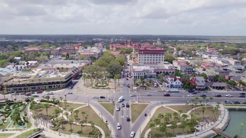 Panoramic aerial sweep of the red-roofed Spanish colonial buildings in historic 库存影片 332818314