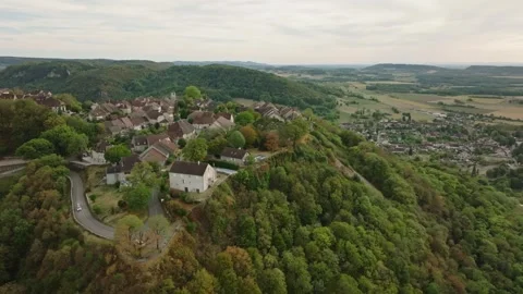 Panoramic Aerial View of Chateau Chalon Medieval Hilltop Village 库存影片 344620697