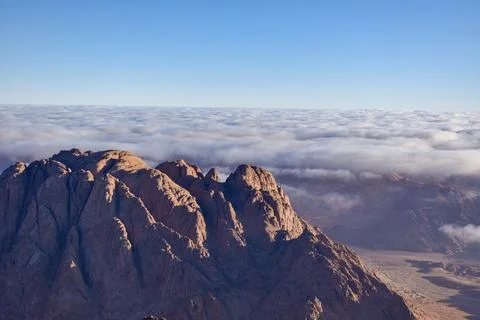 A panoramic aerial view of cloud covered mountains in winter showcasing a sinai  Fotos Stock