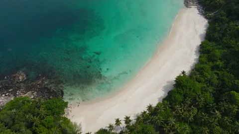 Panoramic aerial view landscape of island beach and sea. At Freedom beach, Phuke Vídeos de archivo 172391682