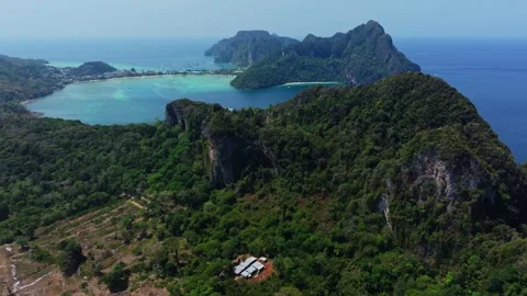 Panoramic Aerial View of Loh Dalum Bay Phi Phi Vídeos de archivo 337546152
