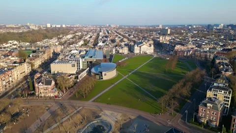 Panoramic Aerial View of Museumplein, Van Gogh Museum, and Concertgebouw in Vídeos de archivo 348451000