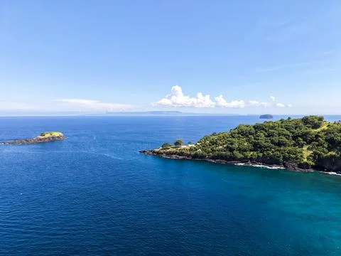 Panoramic Aerial View of Ocean Cliffs and Islands near Bukit Asah in Bali Stockfoto's