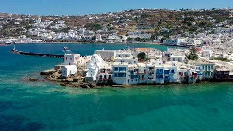 Panoramic aerial view of the old town of Mykonos island, Greece Vídeo Stock 155576567