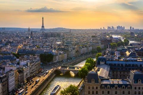 Panoramic aerial view of Paris, Eiffel Tower and La Defense business district 스톡 사진