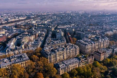 Panoramic aerial view of Paris from Eiffel Tower. Beautiful view of Paris s.. Stockfoto's