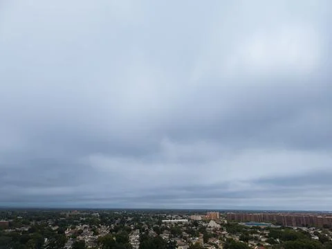 Panoramic aerial view of Queens rooftops, homes and tree-lined Jamaica area stre 스톡 사진