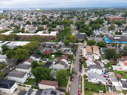 Panoramic aerial view showing dense residential blocks in Jamaica area, Queens Stockfoto's