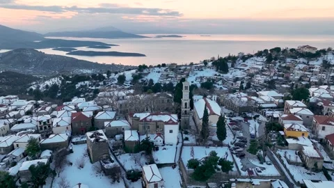 Panoramic aerial view of the snow covered village of Lafkos,Pelion 스톡 동영상 265477121