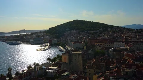 Panoramic aerial view of Split with Marjan park. 스톡 동영상 337305866