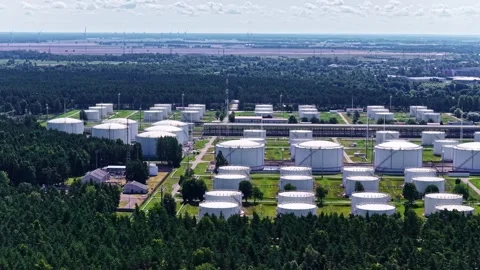Panoramic Aerial View of White Petroleum Tanks at Facility Vídeo Stock 342487941