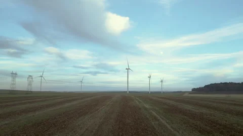 Panoramic aerial view of wind farm turbines rotating in January landscape. Vídeos de archivo 296187512