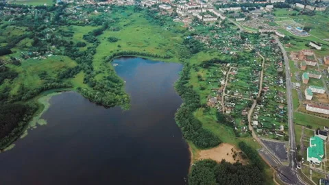 Panoramic birds eye view with rotating camera of a drone flight over a city Stock Footage 136734080