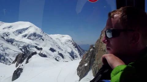 Panoramic cable car of Mont Blanc 스톡 동영상 65373360