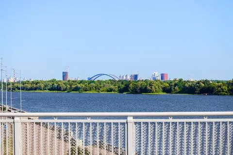 Panoramic city scape view from the bridge river shore line park green zone an Fotos de archivo