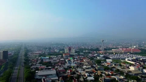 A panoramic cityscape with clear blue skies and a vibrant urban layout Stock-Footage 297725857