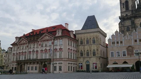 Panoramic cityscape of the Old Town square with Tyn Church in Prague Video stock 77197297
